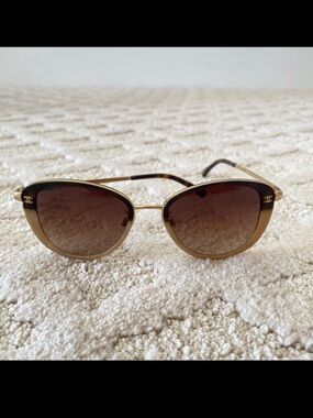🐈CHANEL Cat eye Two-Tone Brown and Gold Sunglasses